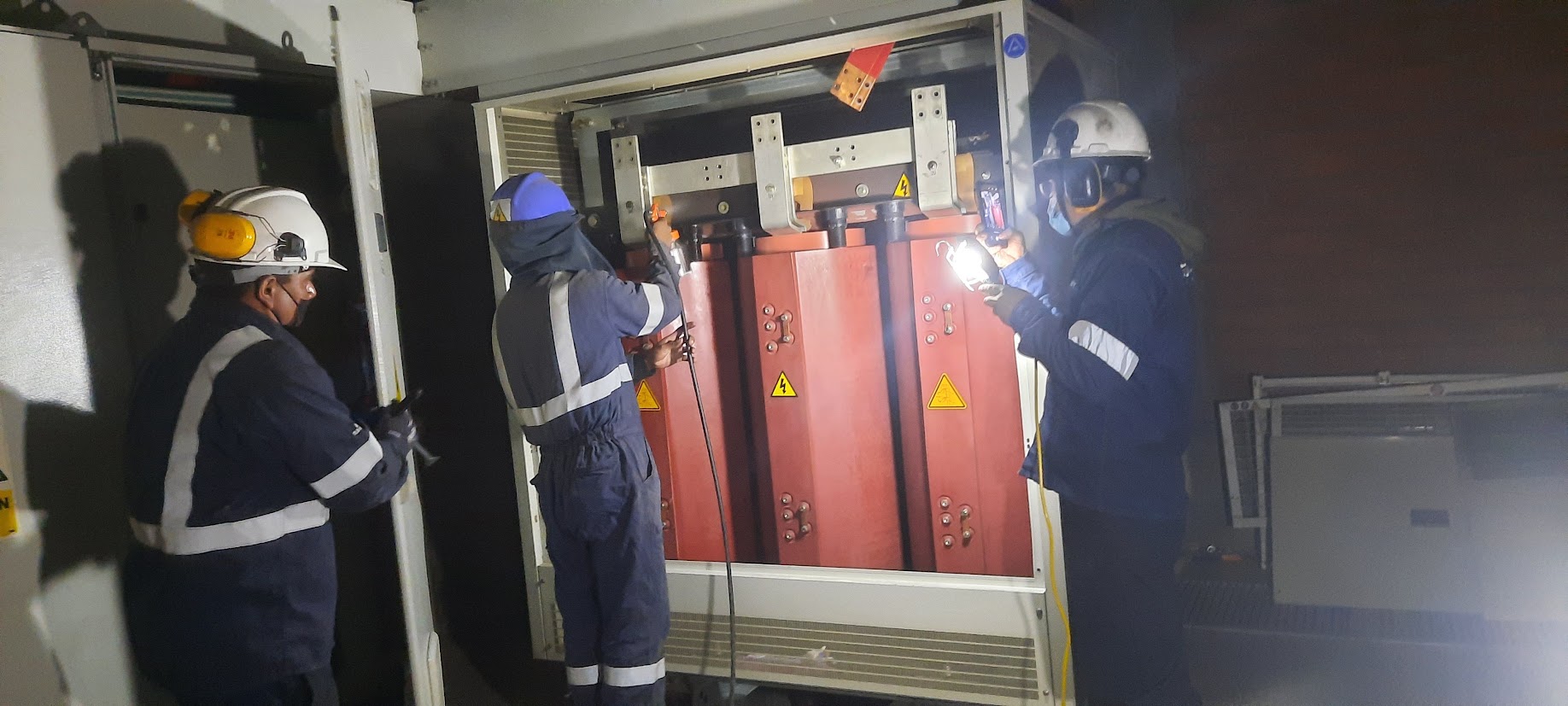 Mantenimiento de subestación eléctrica: intervención en transformador de media tensión